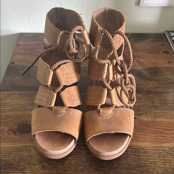 Women's Tan Sorel Gladiator Sandals size Women’s 6 - Picture 1 of 7